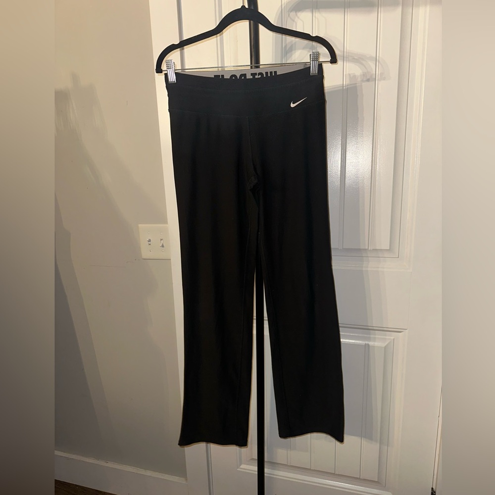 Nike Size‎ Medium Black Workout Straight Leg Pants